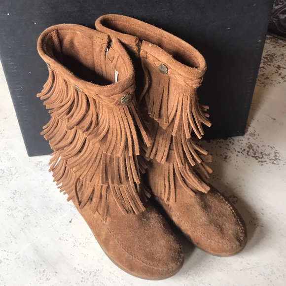 minnetonka fringe boots girls